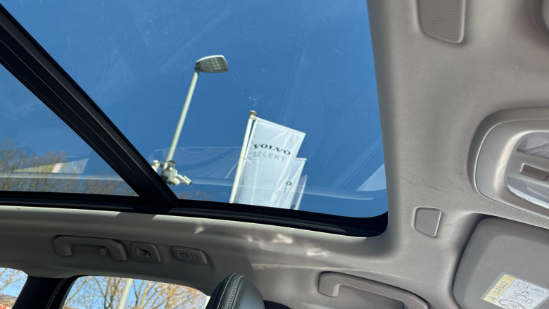 Volvo Xc60 2.0 T8 455 RC PHEV Inscription Pro 5dr AWD Auto Estate